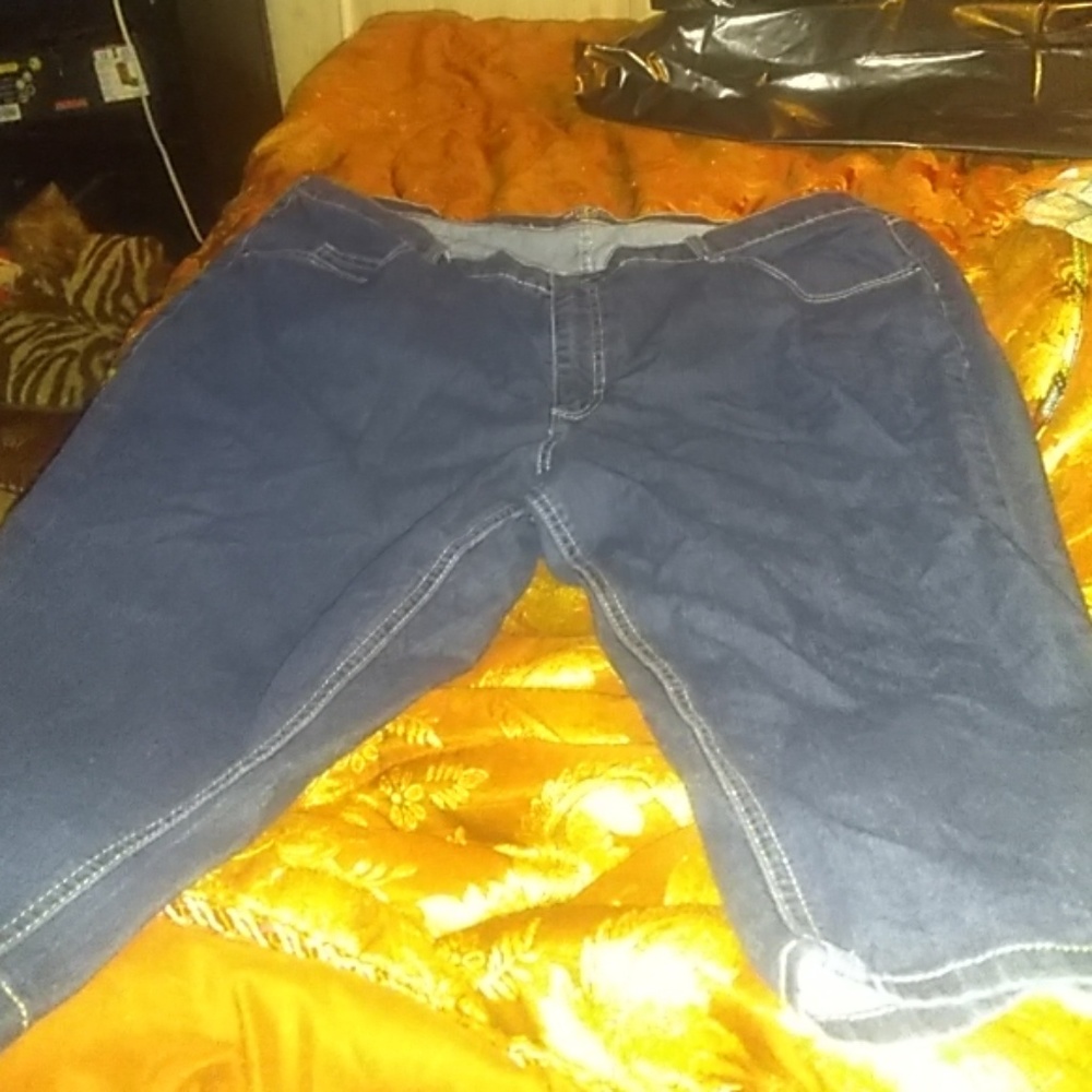 Darkwash capris